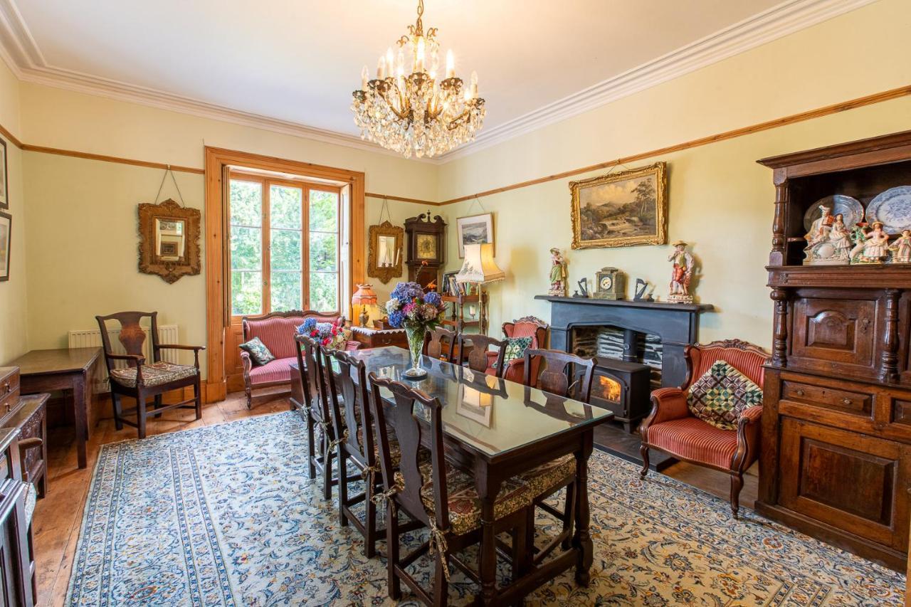Taldraeth - Old Vicarage Guest House Penrhyndeudreath Ngoại thất bức ảnh